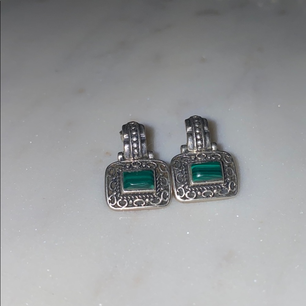 .925 silver earrings w/ details & Malachite green stone